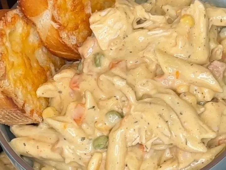 Crock Pot Chicken Pot Pie Pasta
